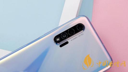 華為手機(jī)銷量或跌八成！華為手機(jī)是否會(huì)降價(jià)？