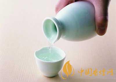 白酒不能和哪些食物一起吃 喝白酒時應(yīng)該注意的事項(xiàng)一覽