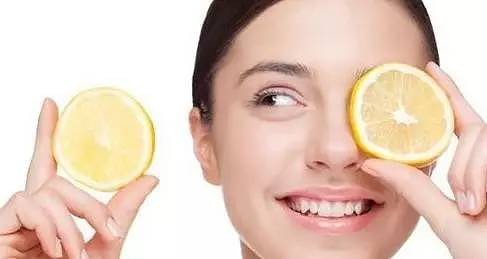 抽煙牙齒黃怎么變白，快速去除煙漬小妙招