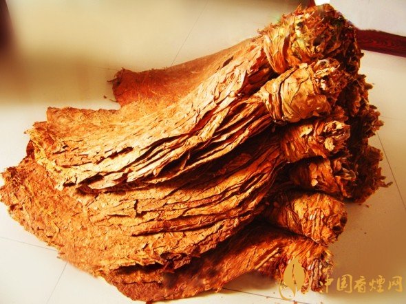 旱煙和煙卷哪個危害大，旱煙袋很有講究